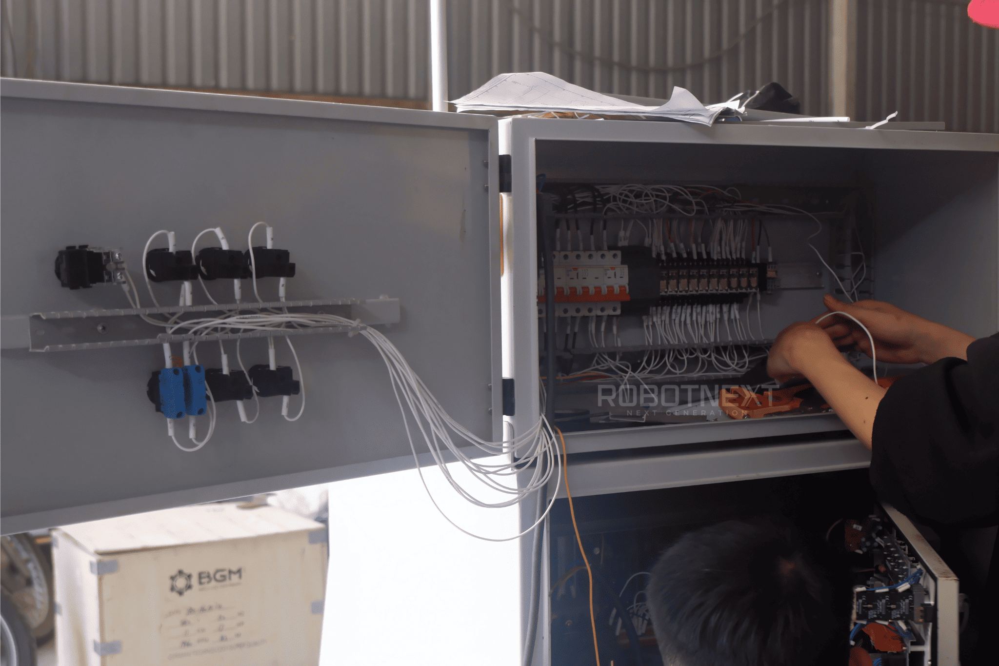 Lắp đặt tủ điện công nghiệp cho hệ thống tự động hóa tại nhà máy