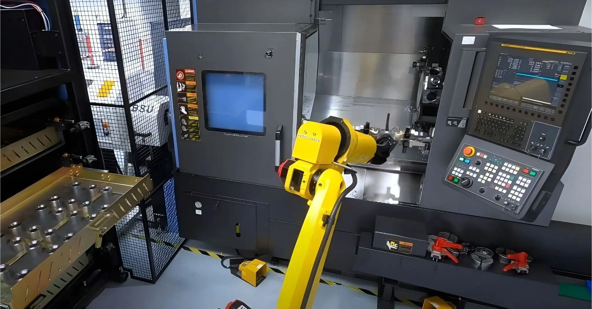 Kết hợp robot với máy CNC trong quy trình sản xuất
