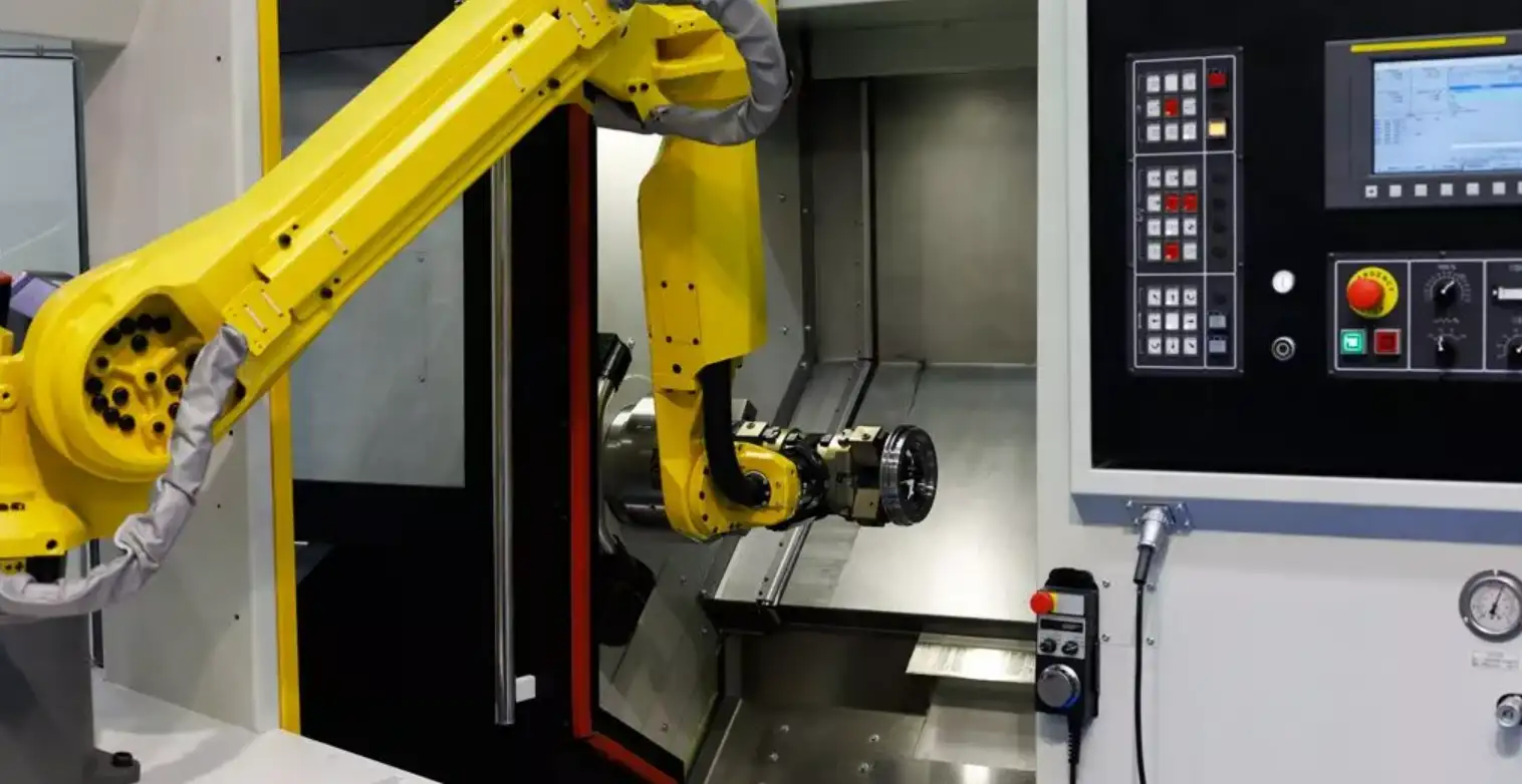 Tự động hóa khi kết hợp robot và máy CNC