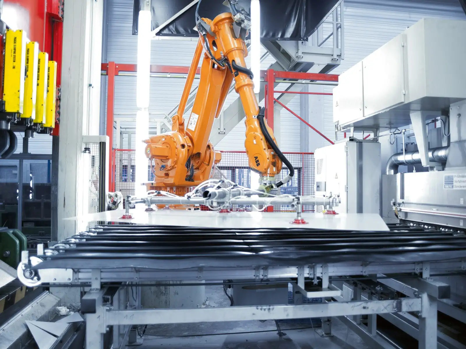 Áp dụng công nghệ tự động hóa dập kim loại vào sản xuất ra sao?